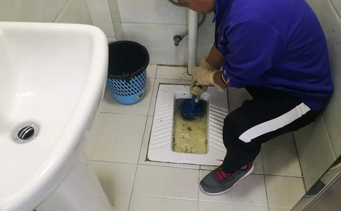 新城镇疏通蹲坑