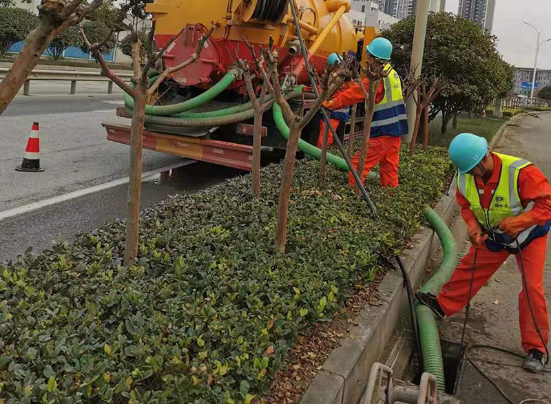 新城镇市政管道清淤